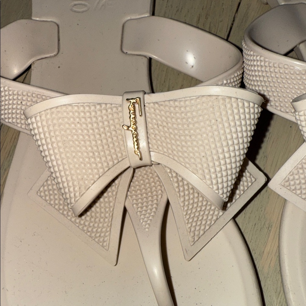 Salvatore Ferragamo Women's Beige Bow Sandals - Picture 3 of 3